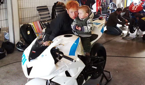 Teamspirit in de paddock en pitbox Racing Team The Kip